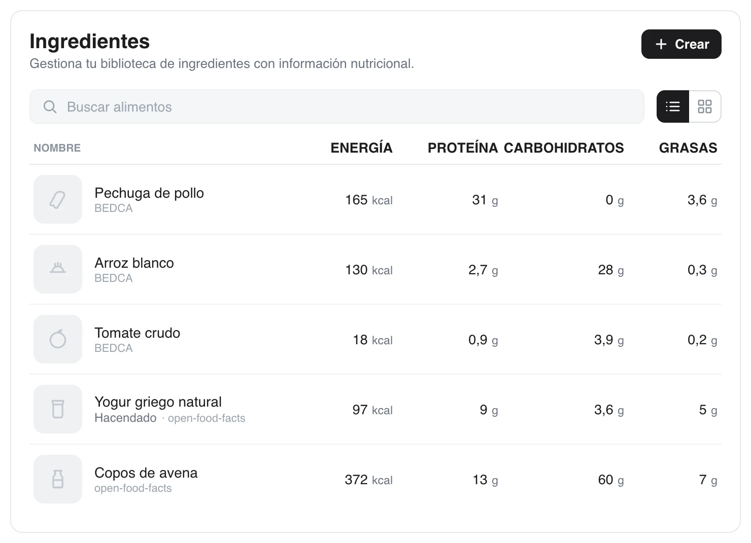 Biblioteca de ingredientes del coach: buscador y una tabla de alimentos con sus calorías y macros; bajo cada nombre se ve su procedencia (BEDCA, open-food-facts o la marca)